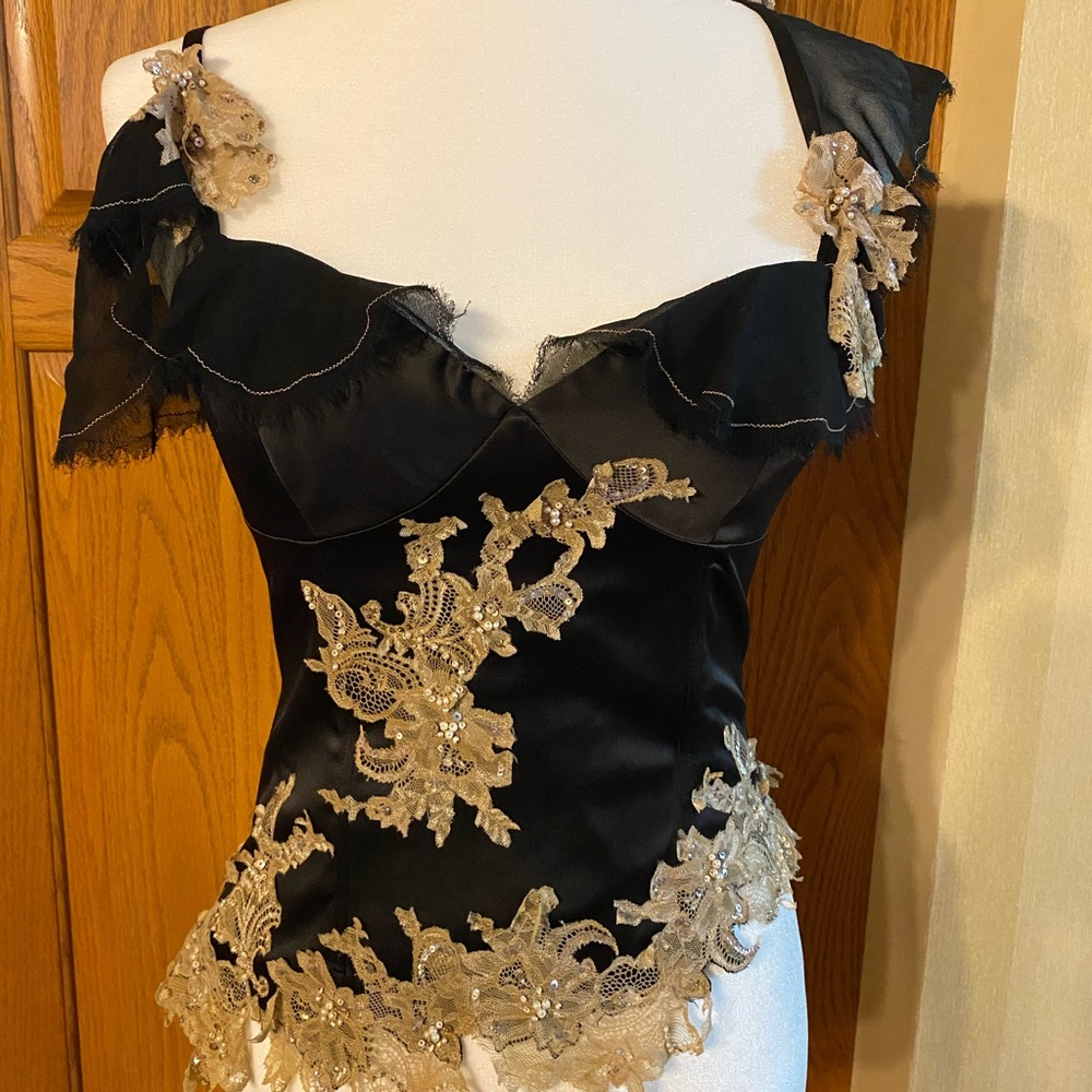♠️ Stunning Black & Gold Mandalay Top! ♠️